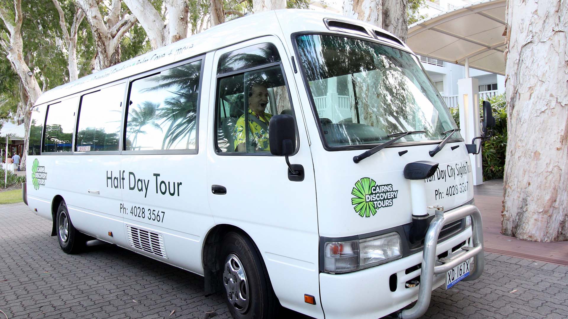 cairns discovery tours - day tour bus